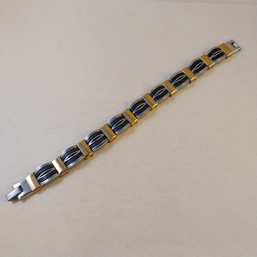 Elegant Two-Tone Men's Bracelet - Picture 5 of 10